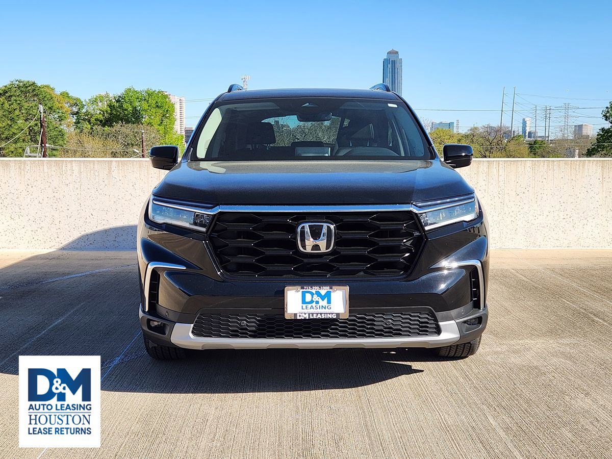 Used 2025 Honda Pilot Touring image 2