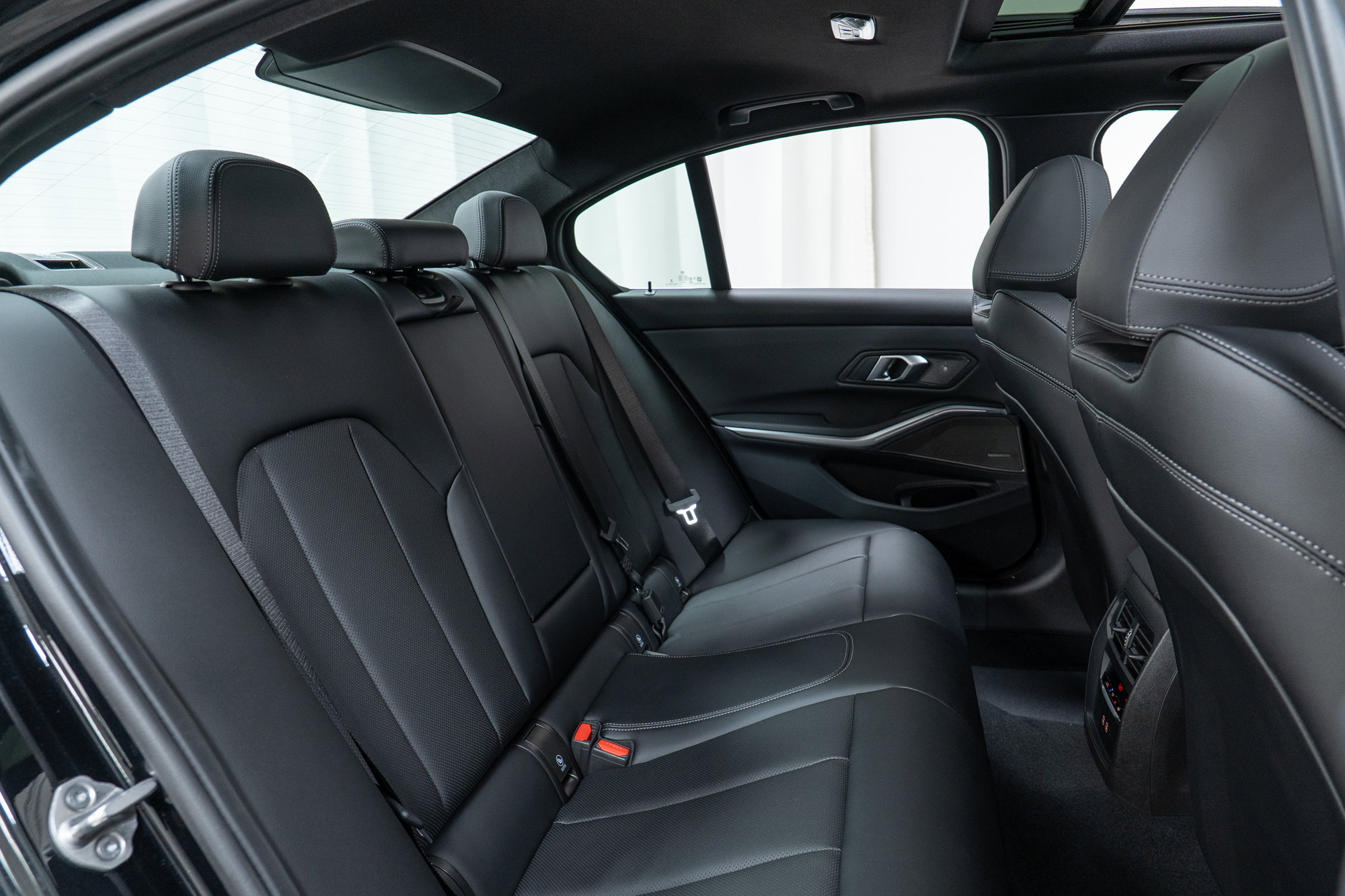 New 2026 BMW 330i xDrive Sedan w/ Premium Package image 24