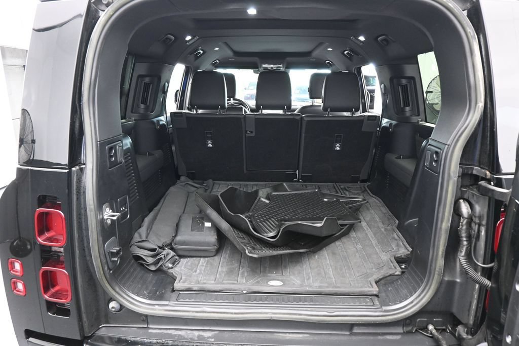 Used 2023 Land Rover Defender 130 SE AWD/4WD image 41
