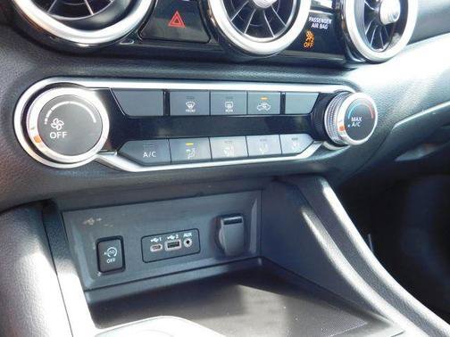 Used 2025 Nissan Sentra SV FWD image 17