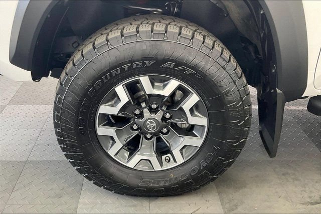 Used 2019 Toyota Tacoma TRD Off-Road w/ TRD Premium Off Road Package AWD/4WD image 8