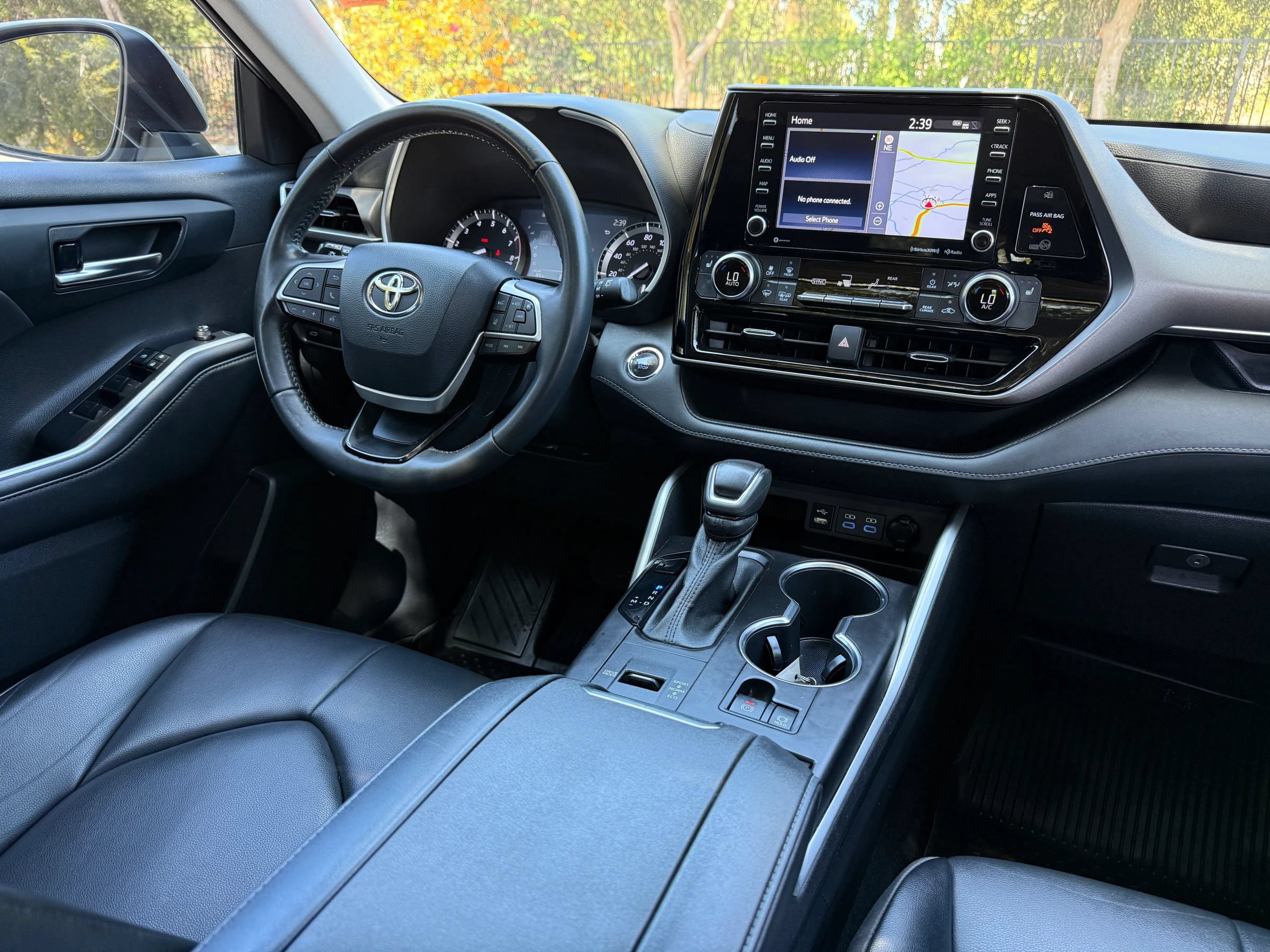 Used 2022 Toyota Highlander XLE FWD image 16
