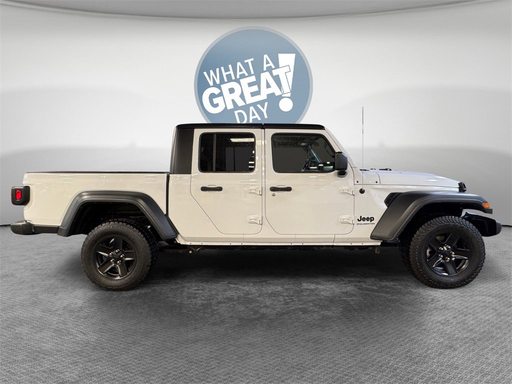 Used 2023 Jeep Gladiator Sport image 2