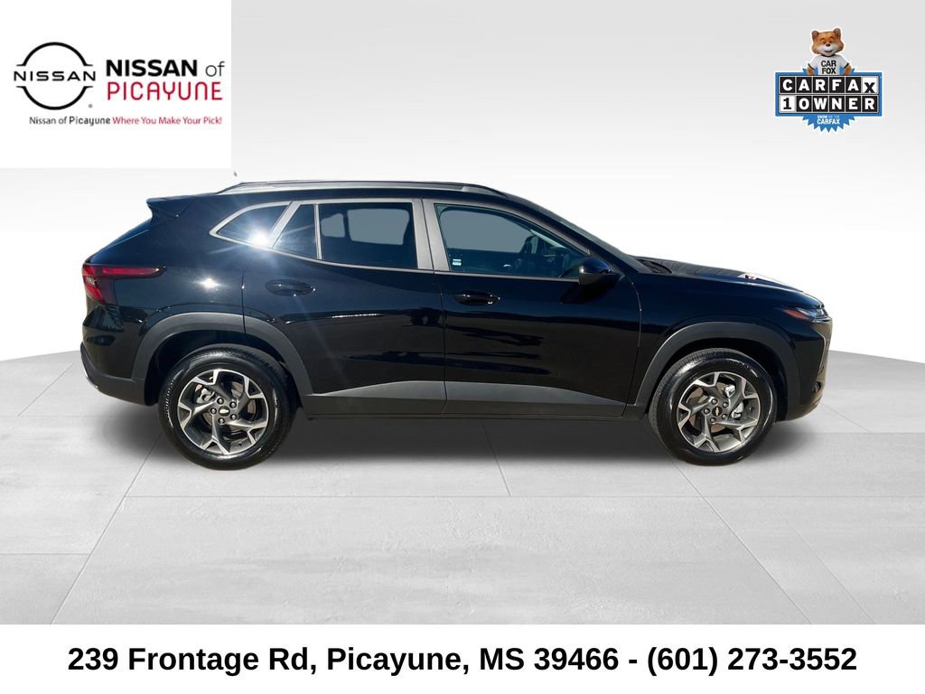 Used 2025 Chevrolet Trax LT w/ LT Convenience Package image 7