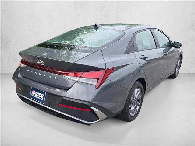 Used 2024 Hyundai Elantra SEL FWD image 5