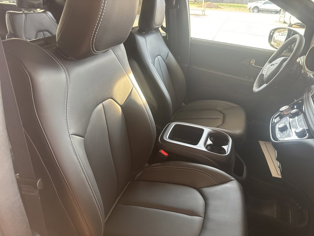 New 2026 Chrysler Pacifica Select image 20