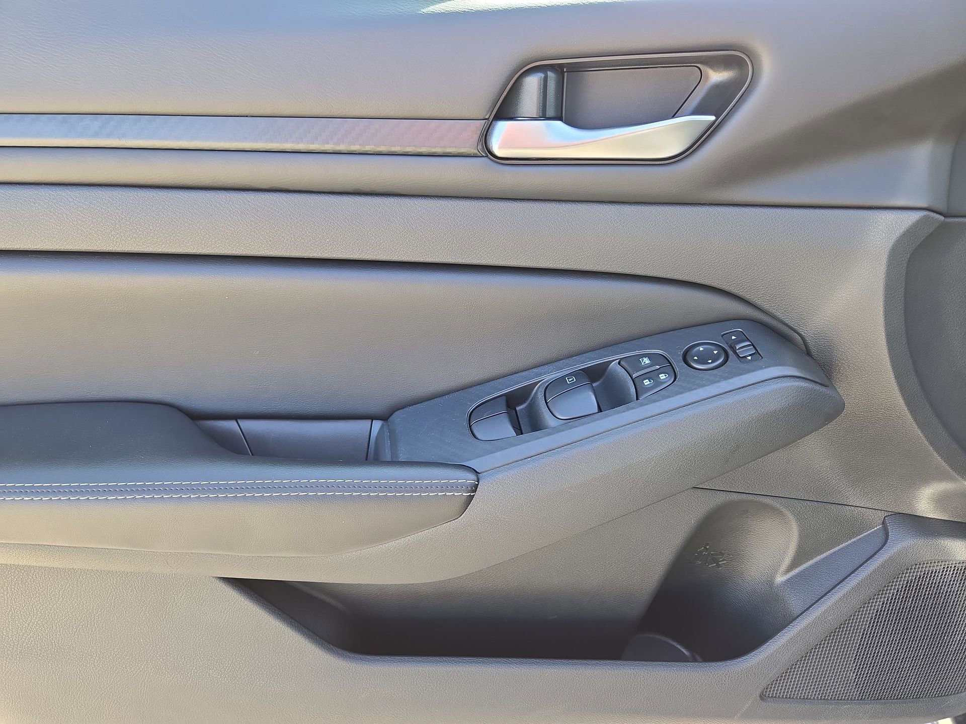 Used 2024 Nissan Altima 2.5 SV AWD/4WD image 15