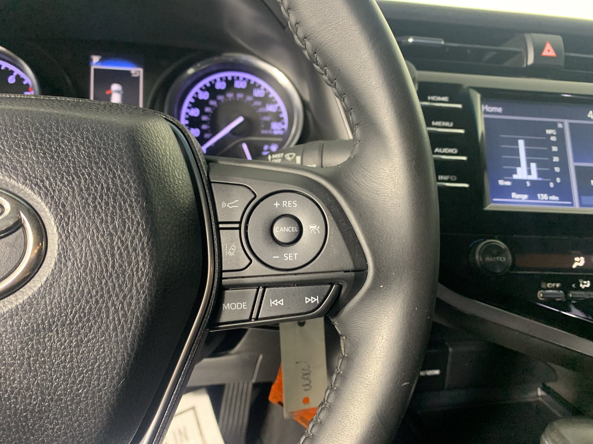 Used 2018 Toyota Camry SE FWD image 19
