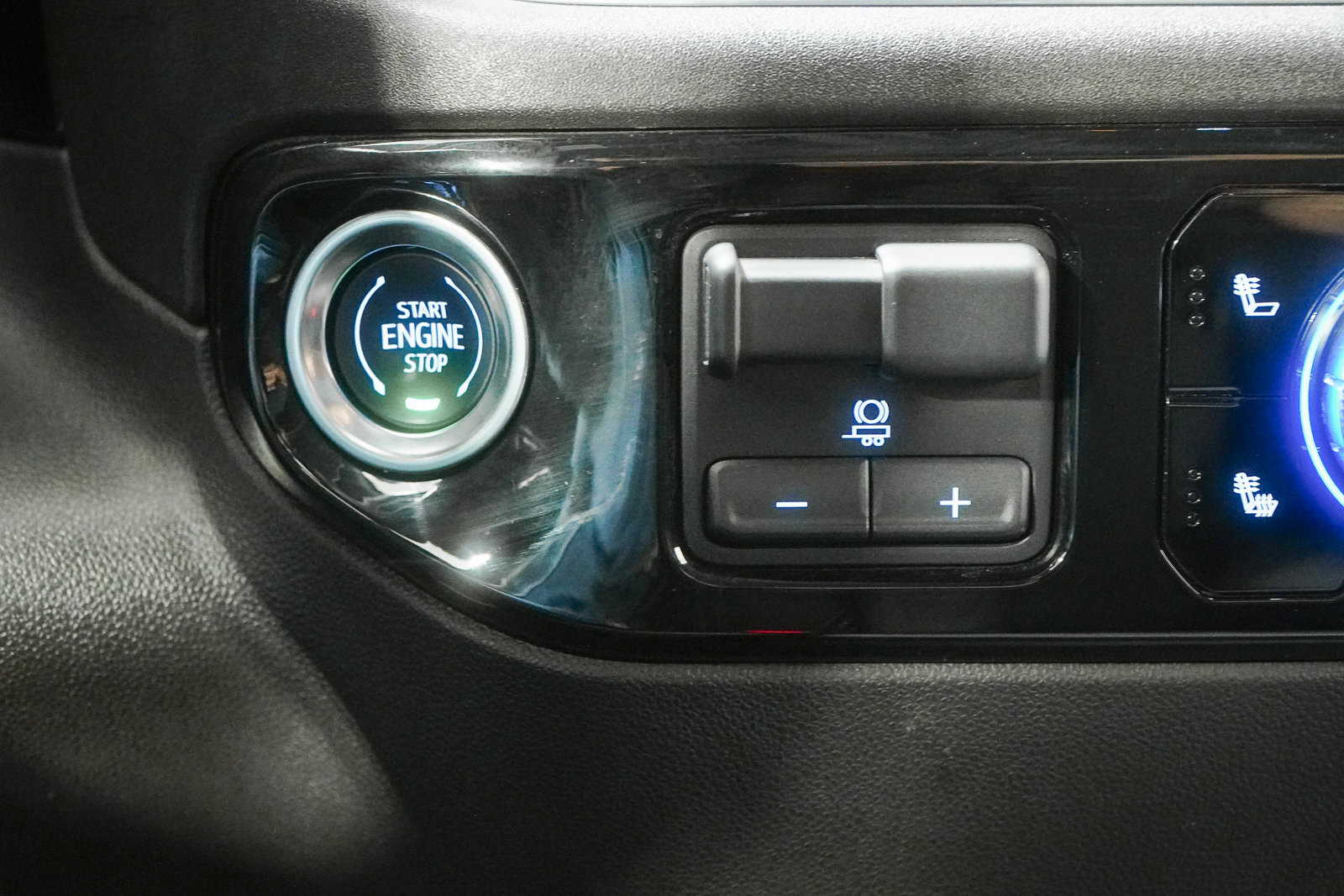 Used 2025 GMC Sierra 1500 SLT AWD/4WD image 31