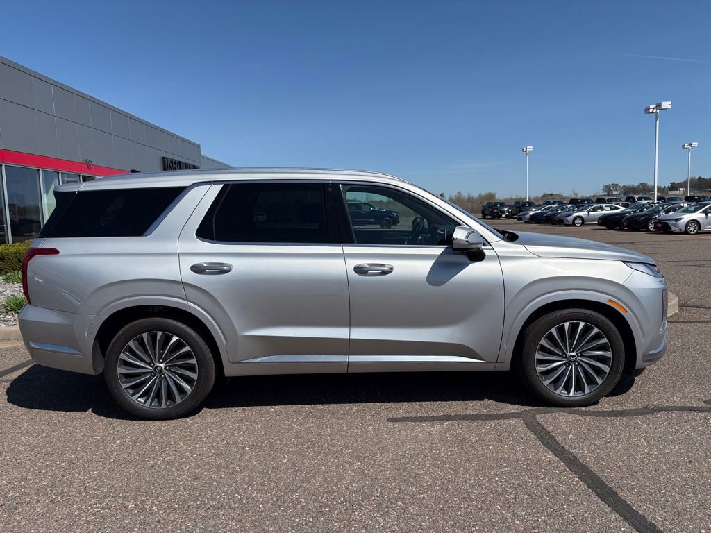 Used 2024 Hyundai Palisade Calligraphy AWD/4WD image 2