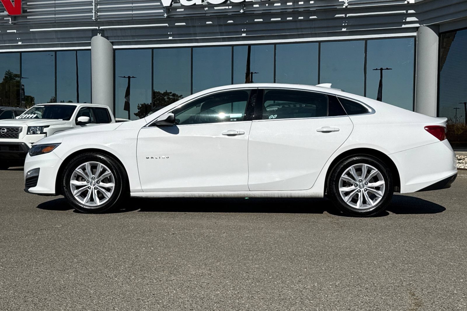 Used 2023 Chevrolet Malibu LT FWD image 9