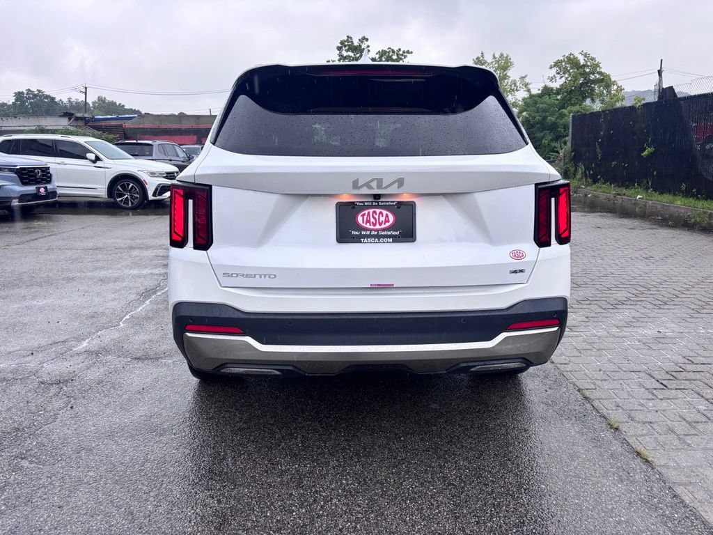 Used 2025 Kia Sorento S AWD/4WD image 3