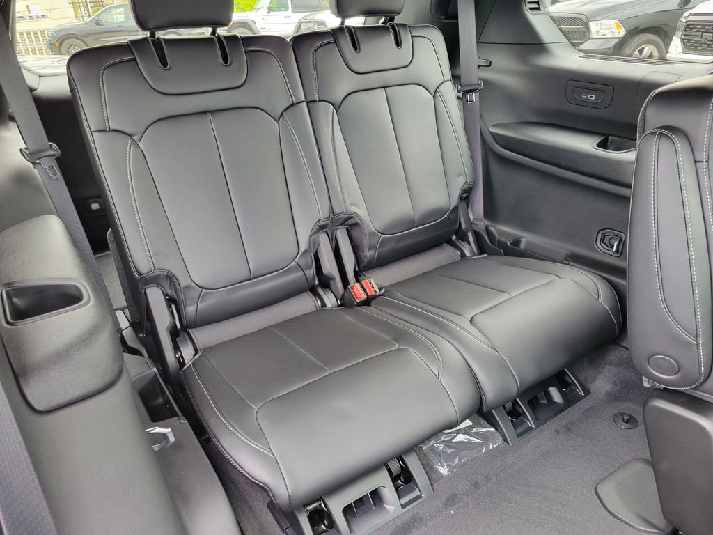 New 2026 Jeep Grand Cherokee L Limited w/ Limited Altitude Package AWD/4WD image 19
