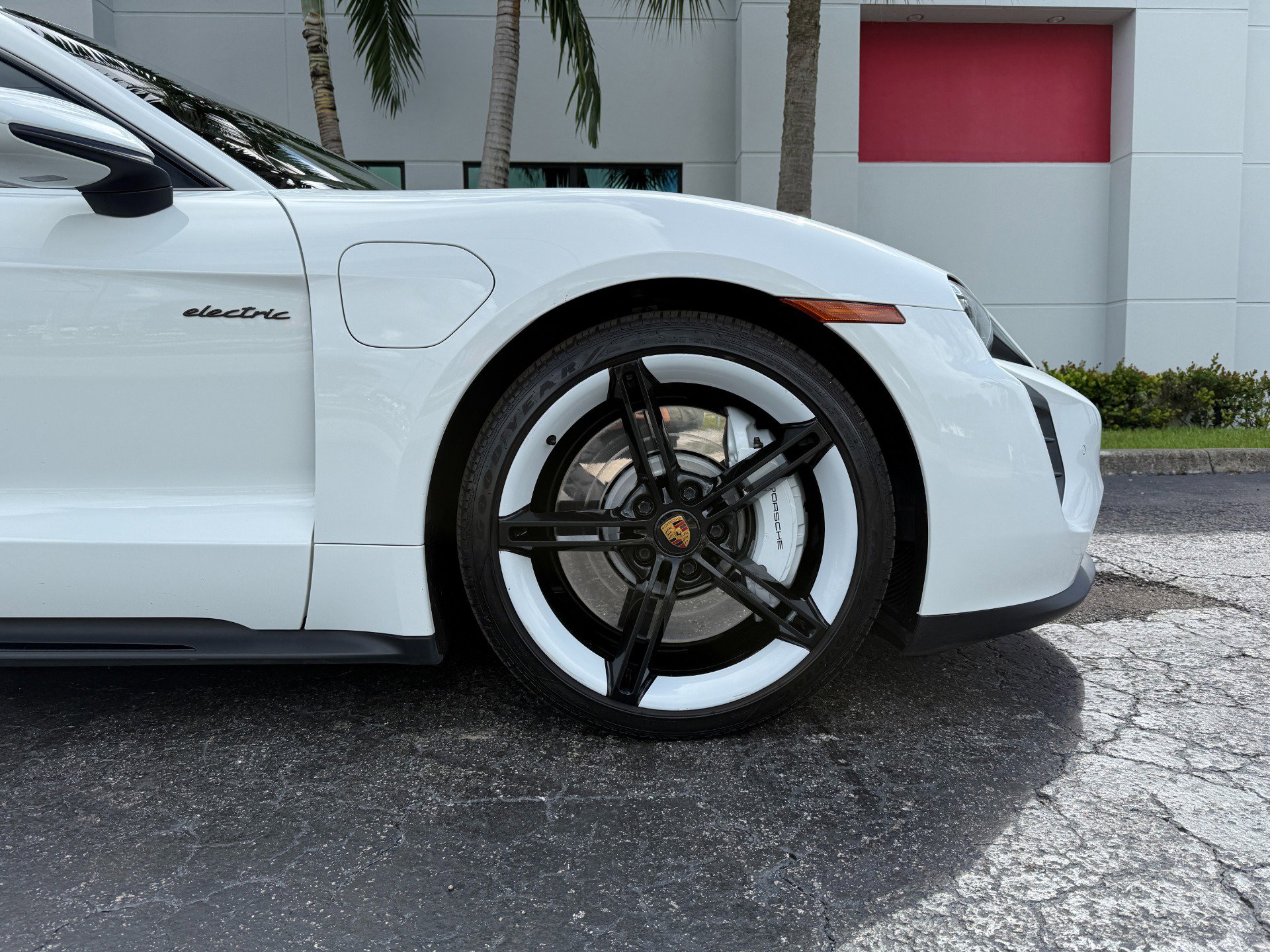 Used 2022 Porsche Taycan GTS image 9