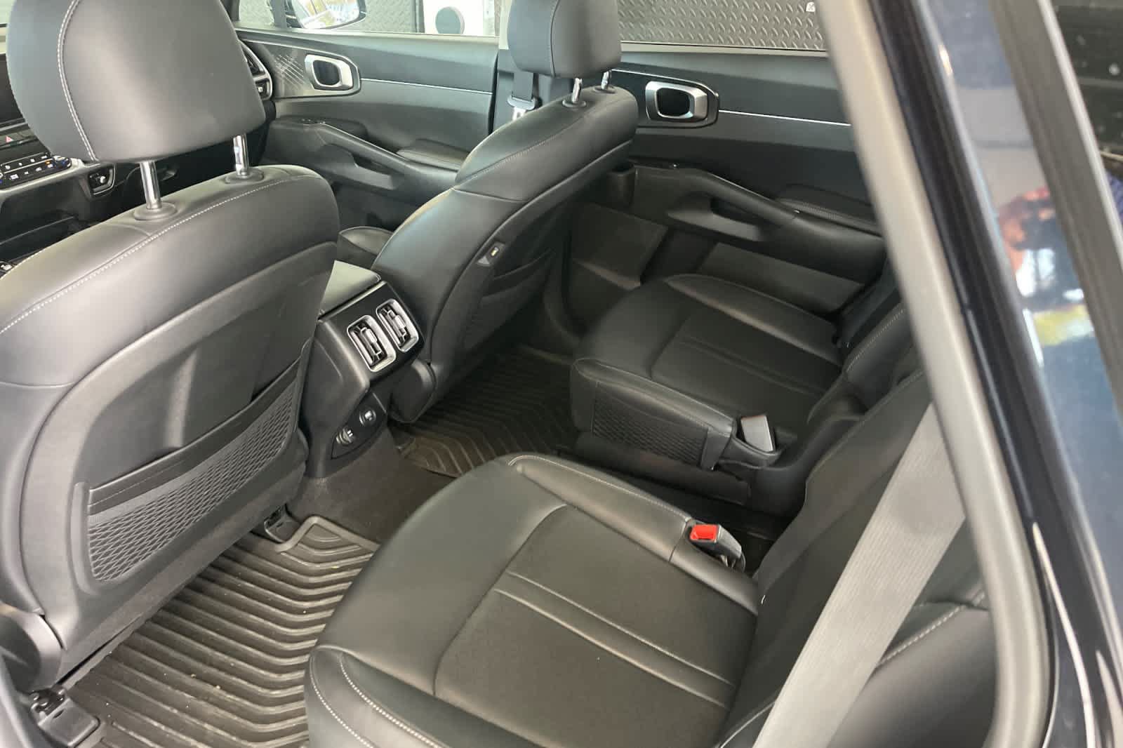 Used 2022 Kia Sorento EX w/ Panoramic Sunroof Package AWD/4WD image 10
