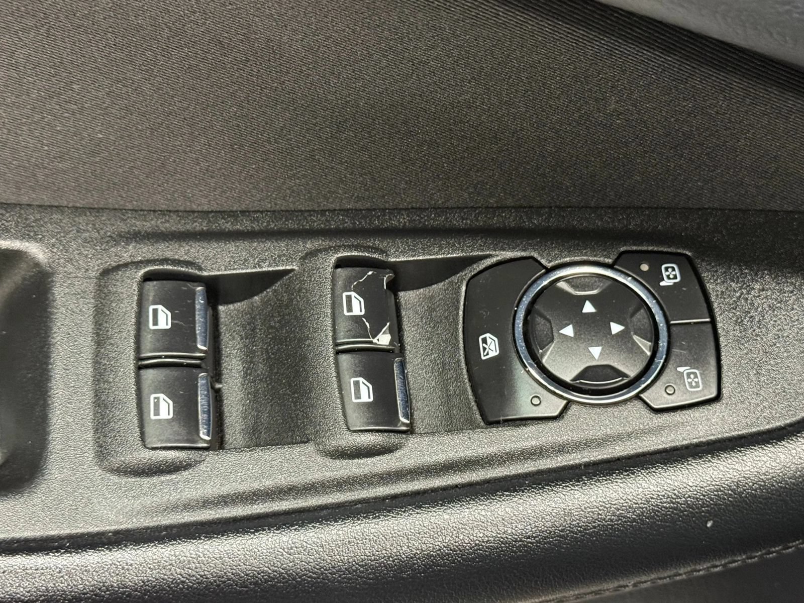 Used 2016 Ford Edge SE FWD image 24