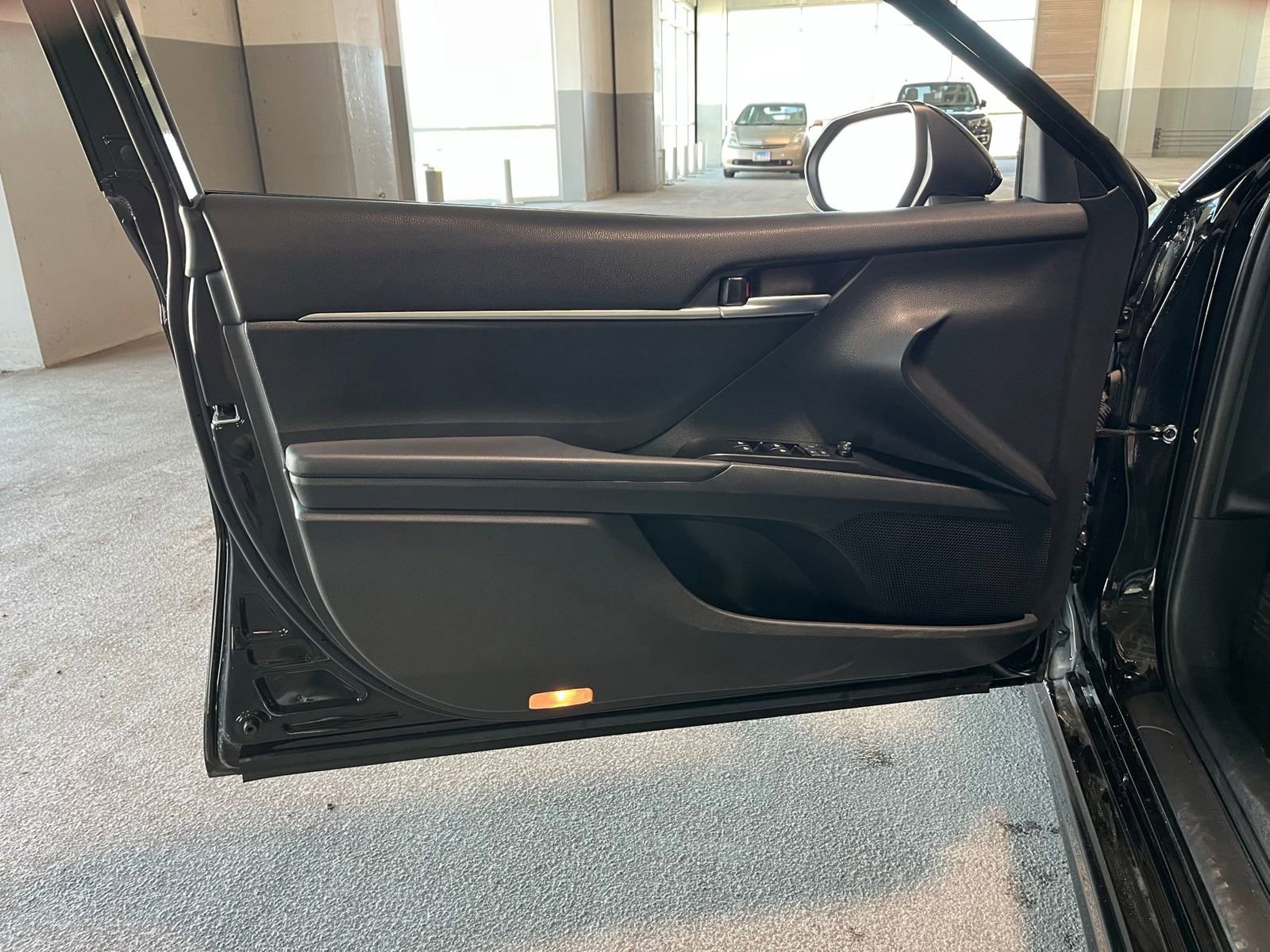 Used 2019 Toyota Camry SE FWD image 13