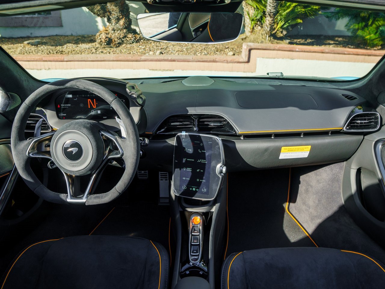 Used 2025 McLaren Artura Spider image 8