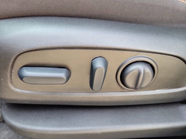 Certified 2023 Chevrolet Equinox LT w/ Driver Convenience Package image 19