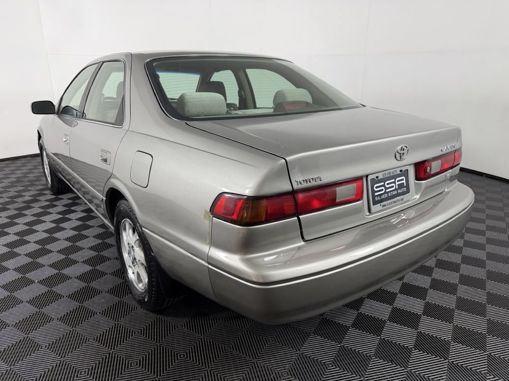 Used 1999 Toyota Camry LE w/ Value Pkg FWD image 8