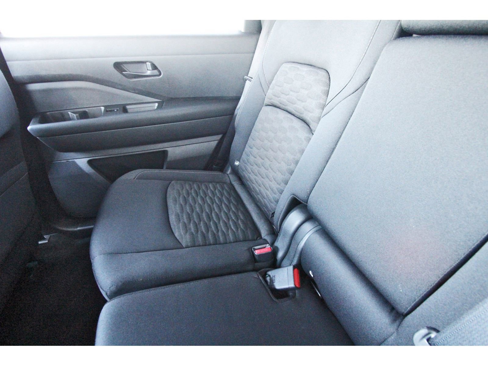 Used 2023 Nissan Pathfinder SV image 14