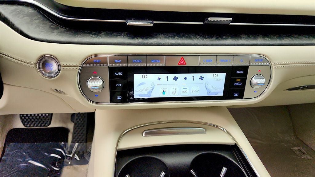 Used 2025 Genesis G90 3.5T AWD/4WD image 19