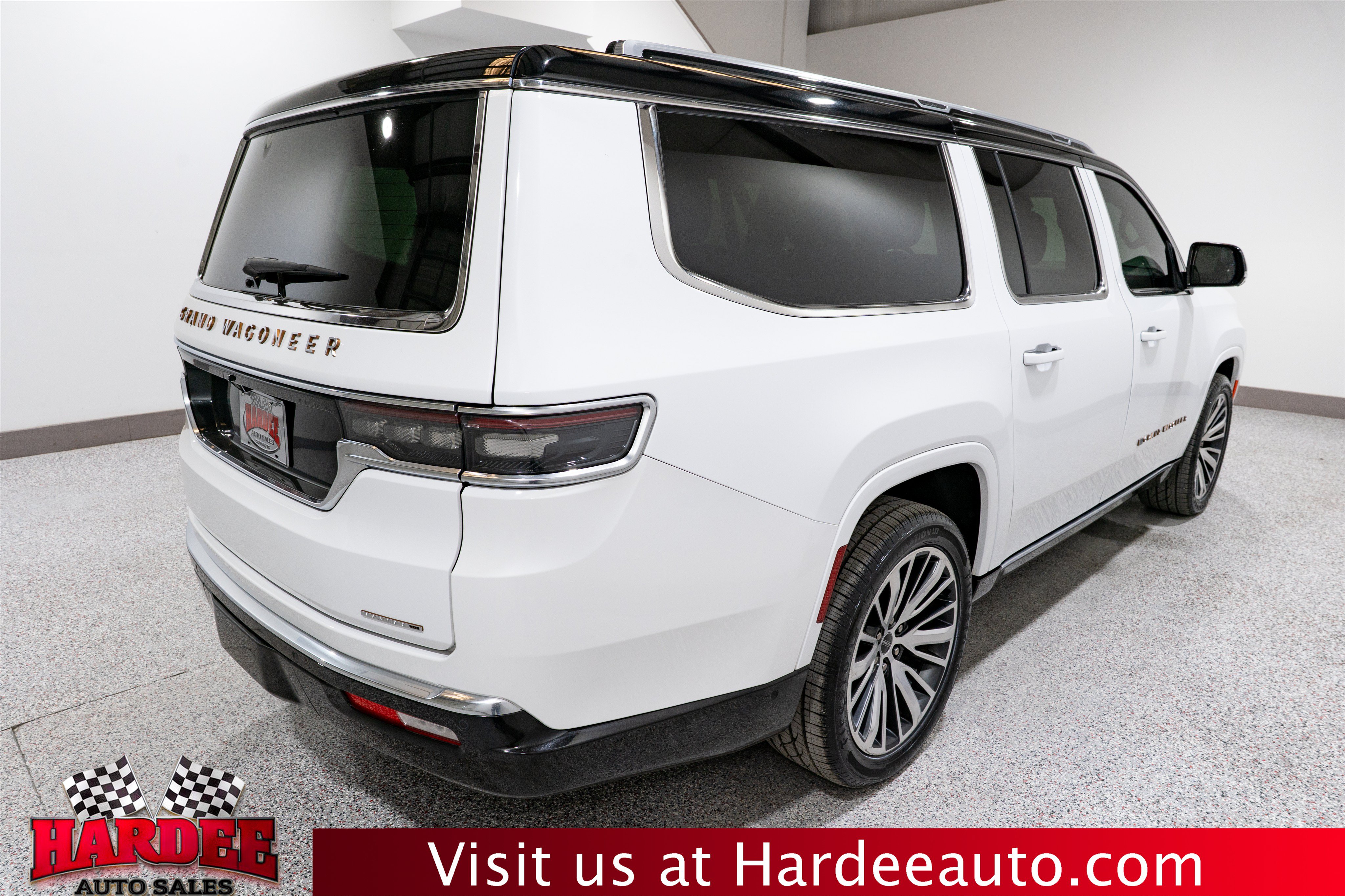 Used 2024 Jeep Grand Wagoneer L Series III AWD/4WD image 5