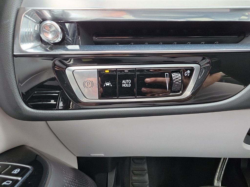Used 2023 Cadillac Lyriq 2WD image 26