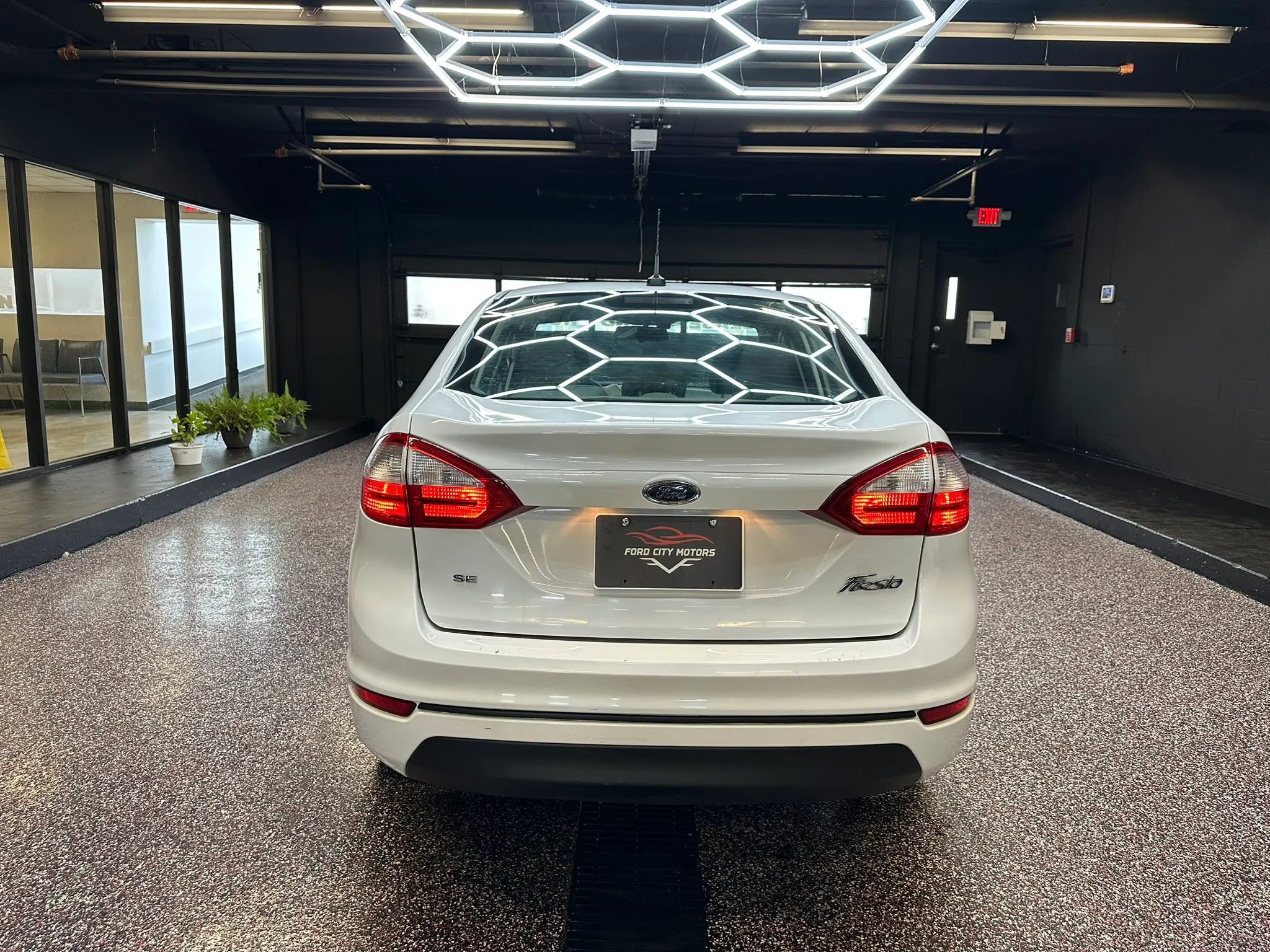 Used 2017 Ford Fiesta SE image 6