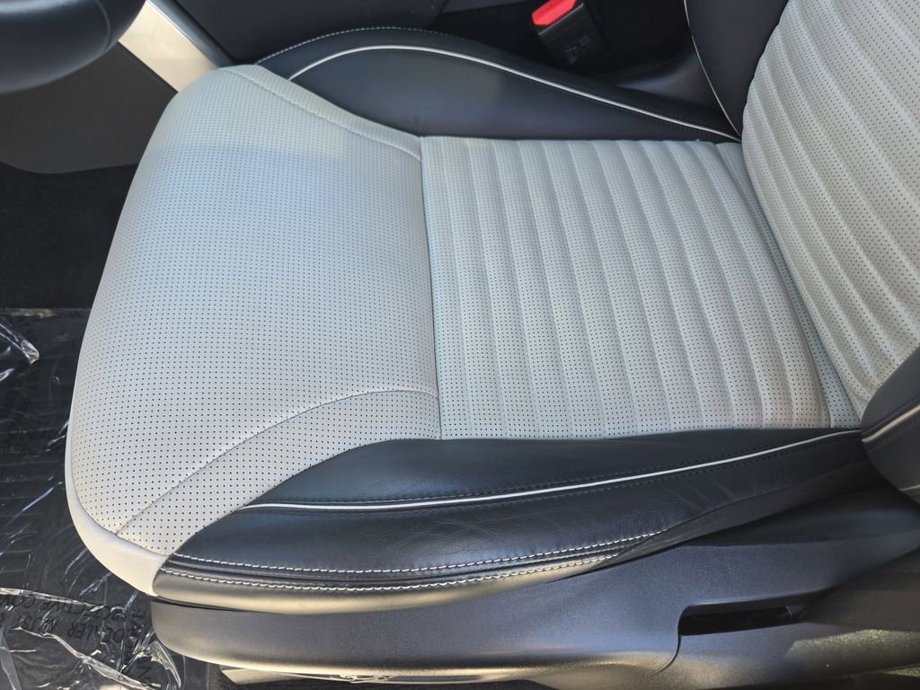 Certified 2023 Land Rover Discovery HSE R-Dynamic image 31