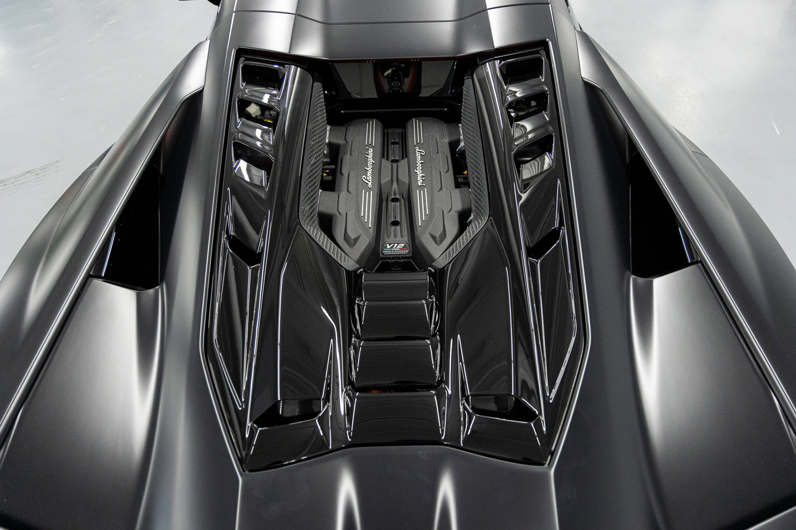 Used 2024 Lamborghini Revuelto image 34