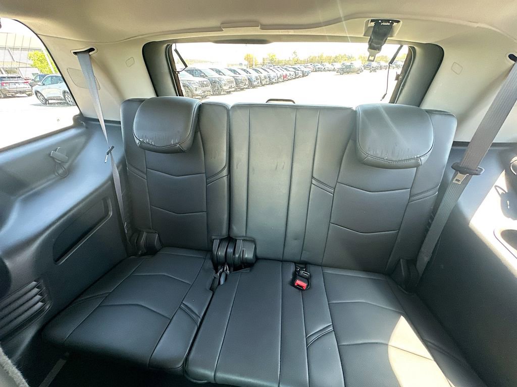 Used 2015 Cadillac Escalade Luxury image 4