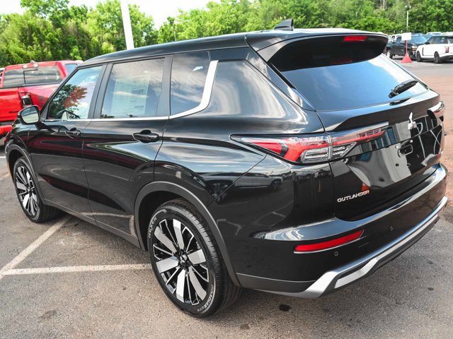 New 2025 Mitsubishi Outlander SE image 4