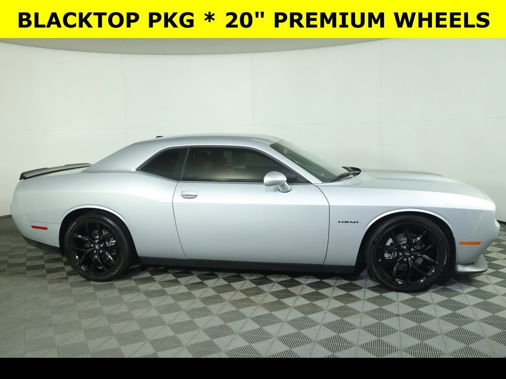 Used 2022 Dodge Challenger R/T w/ Driver Convenience Group image 5