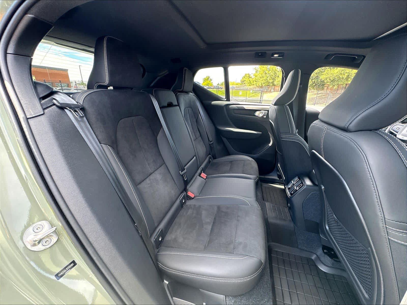 Used 2023 Volvo XC40 Recharge Plus w/ Protection Package Premier AWD/4WD image 30