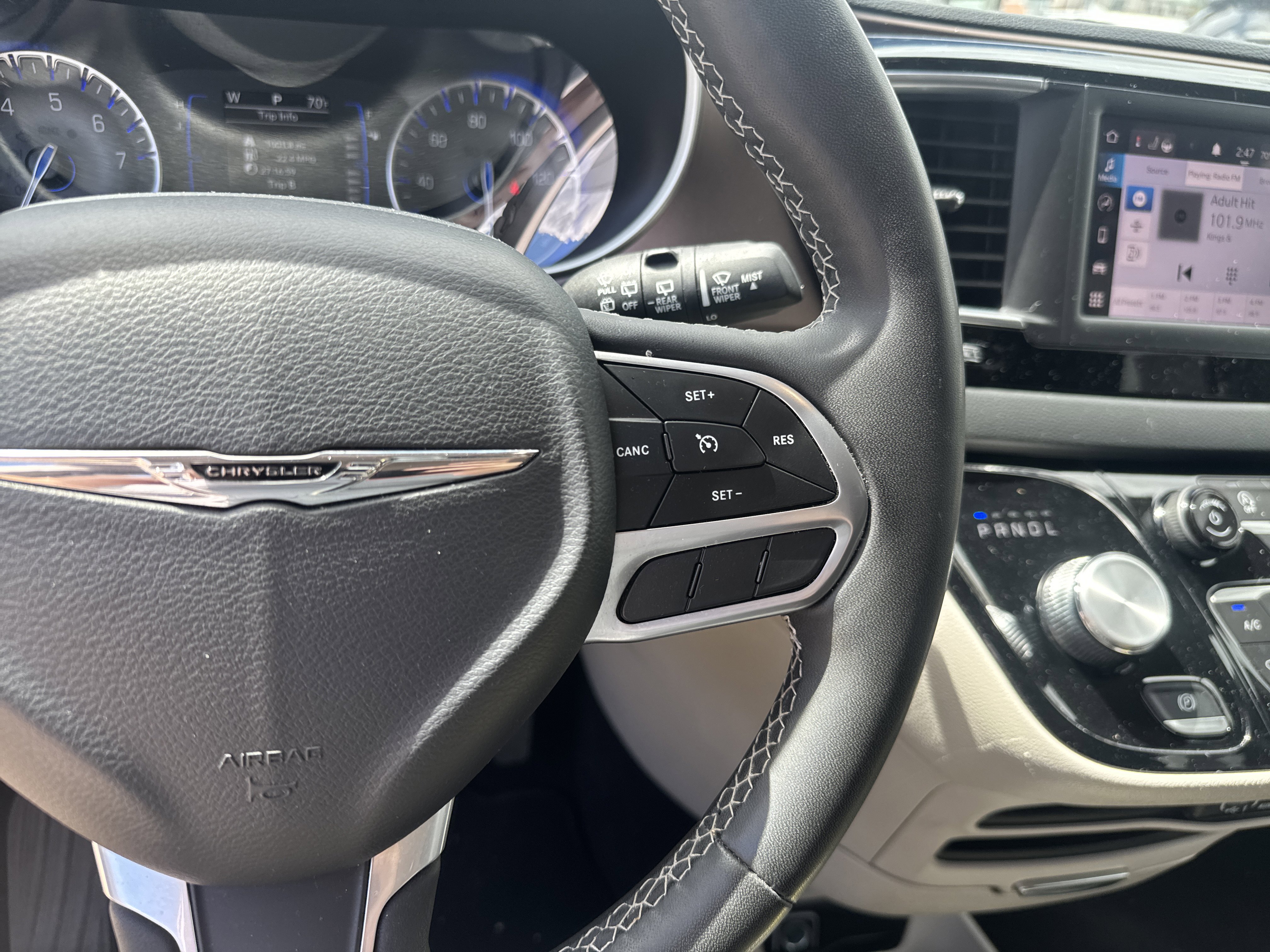 Used 2023 Chrysler Voyager LX image 20