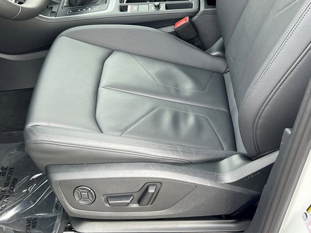 Certified 2025 Audi Q3 2.0T Premium Plus w/ Premium Plus Package image 24