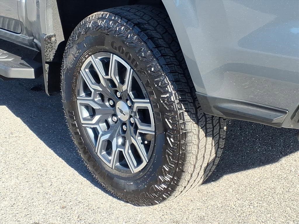 Used 2025 Chevrolet Colorado Z71 w/ Technology Package image 9