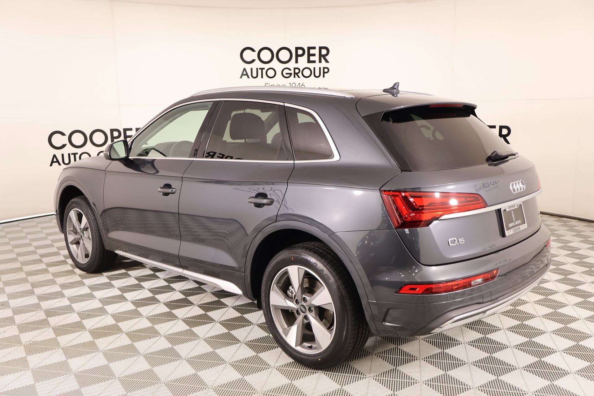 Used 2023 Audi Q5 2.0T Premium w/ Convenience Package image 23