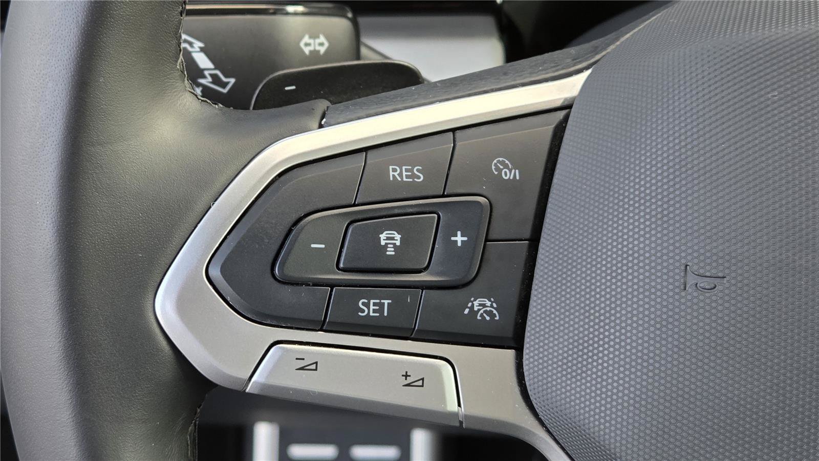 Certified 2024 Volkswagen Atlas Cross Sport SEL Premium R-Line AWD/4WD image 19