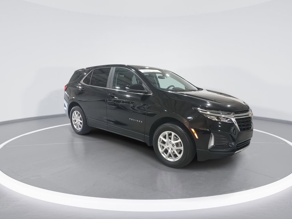 Used 2023 Chevrolet Equinox LT image 2