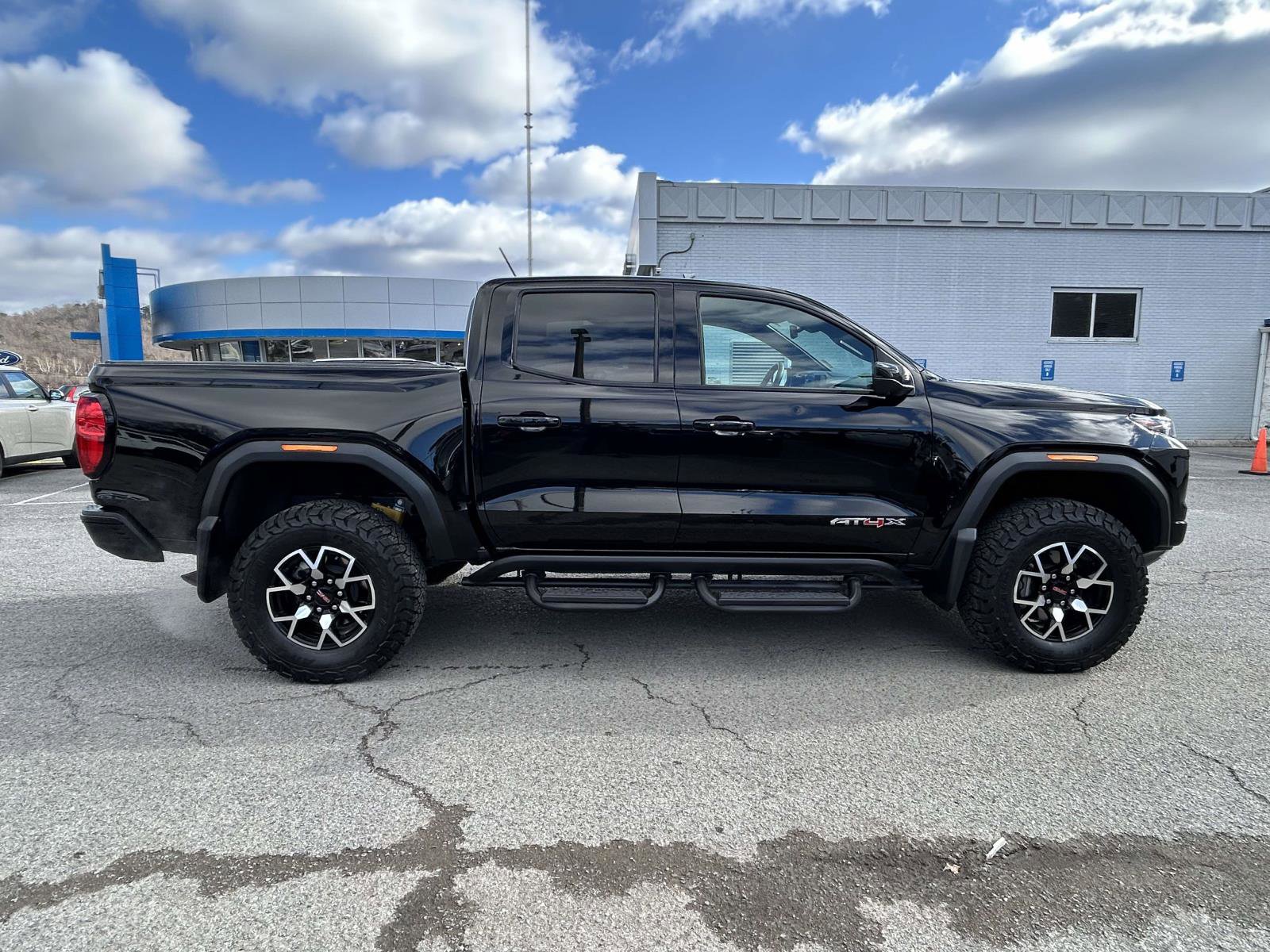 Used 2024 GMC Canyon AT4X image 2