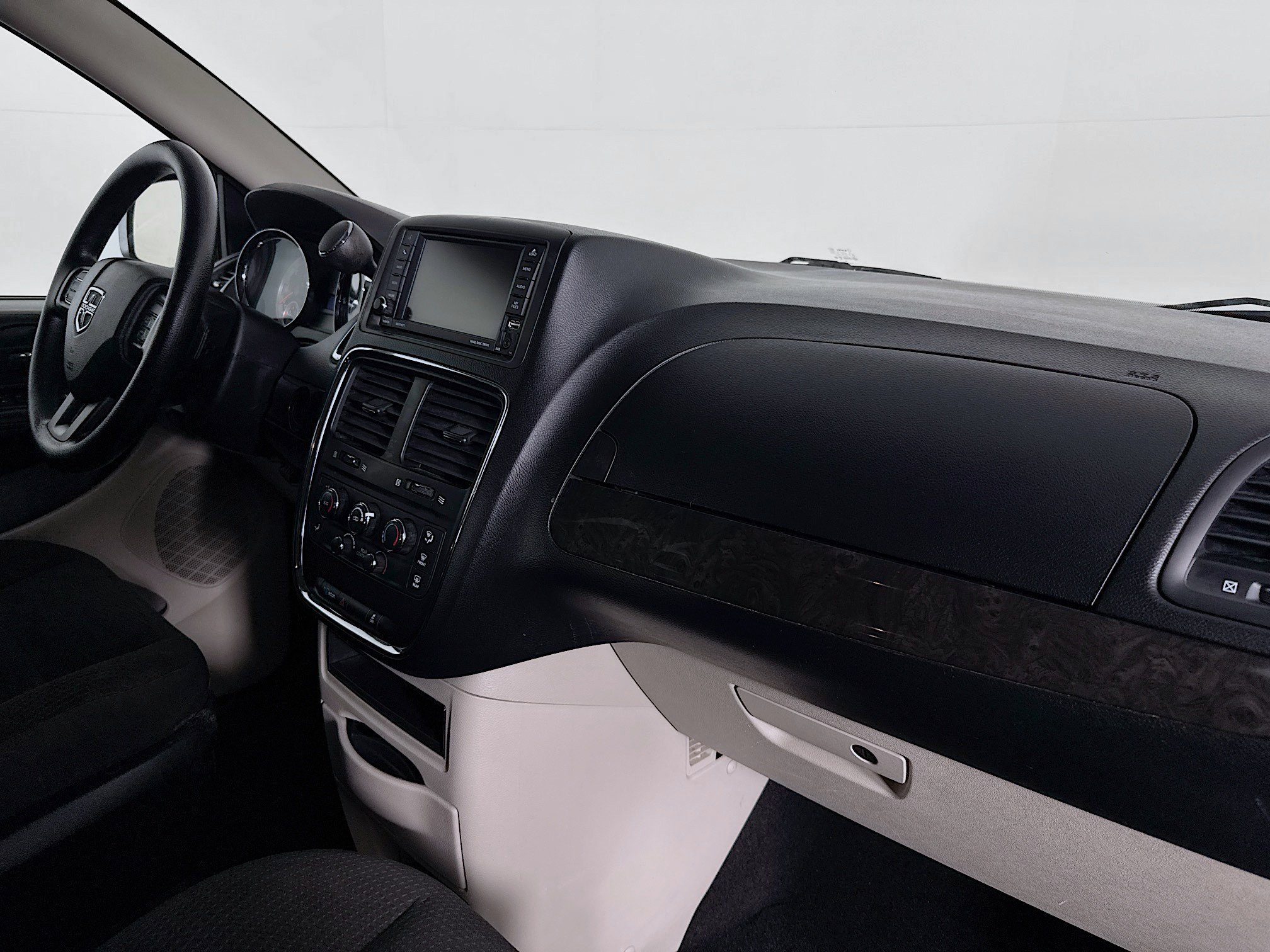Used 2017 Dodge Grand Caravan SE w/ Power Window Group FWD image 27