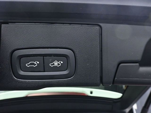 Used 2019 Volvo XC60 T5 Momentum w/ Premium Package image 25