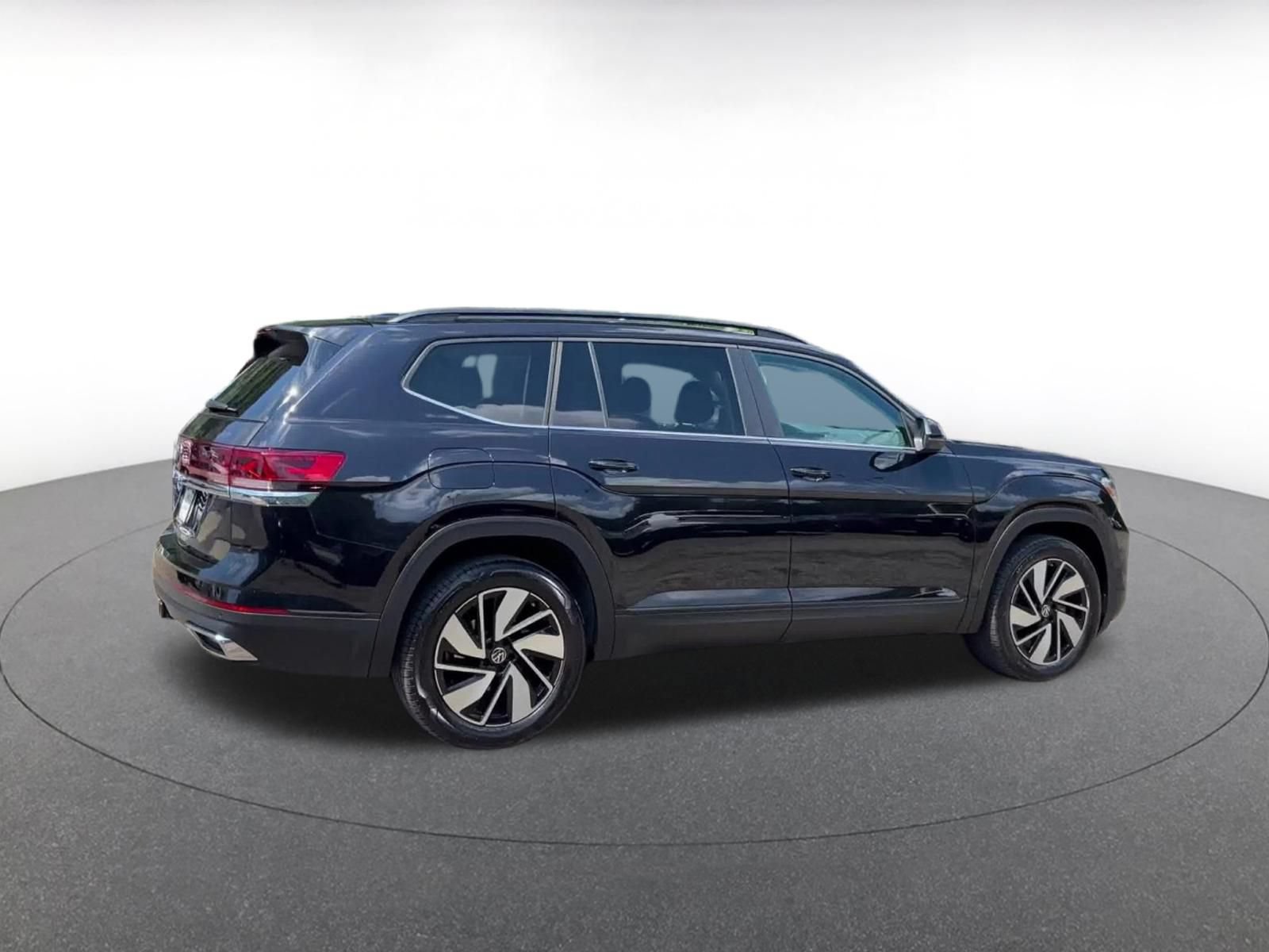 Used 2026 Volkswagen Atlas SE FWD image 14