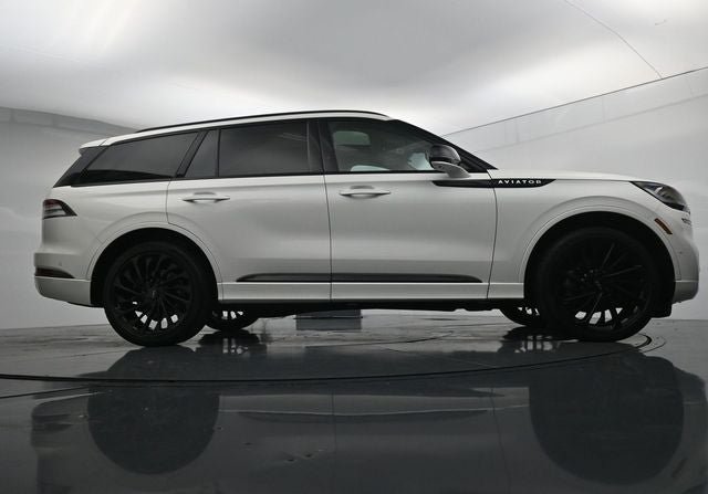 Used 2023 Lincoln Aviator Reserve w/ Equipment Group 201A AWD/4WD image 39