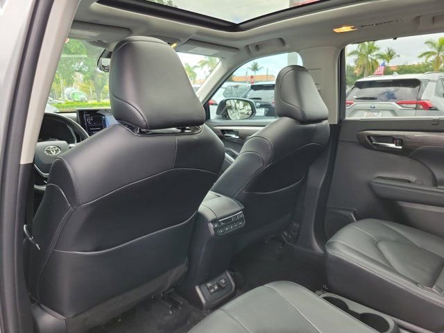 Used 2022 Toyota Highlander Platinum AWD/4WD image 9