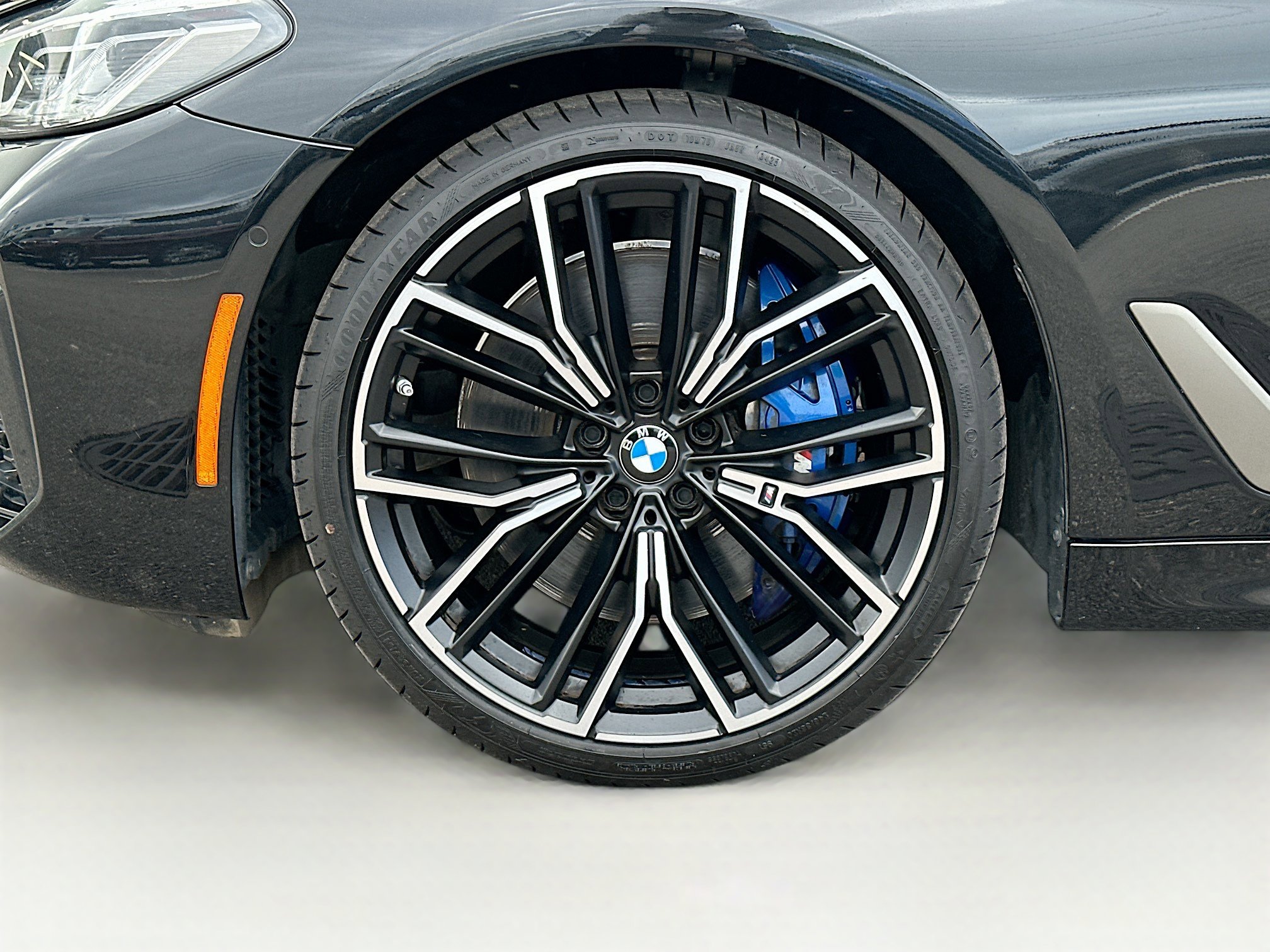 Used 2023 BMW M550i xDrive image 29