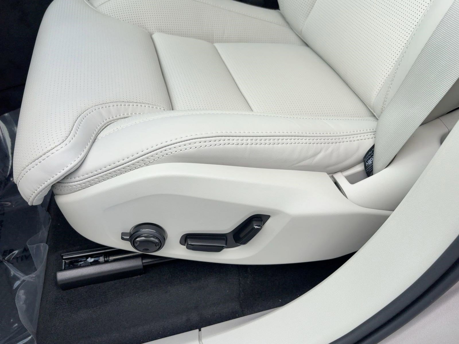 New 2026 Volvo XC90 B6 Ultra image 14