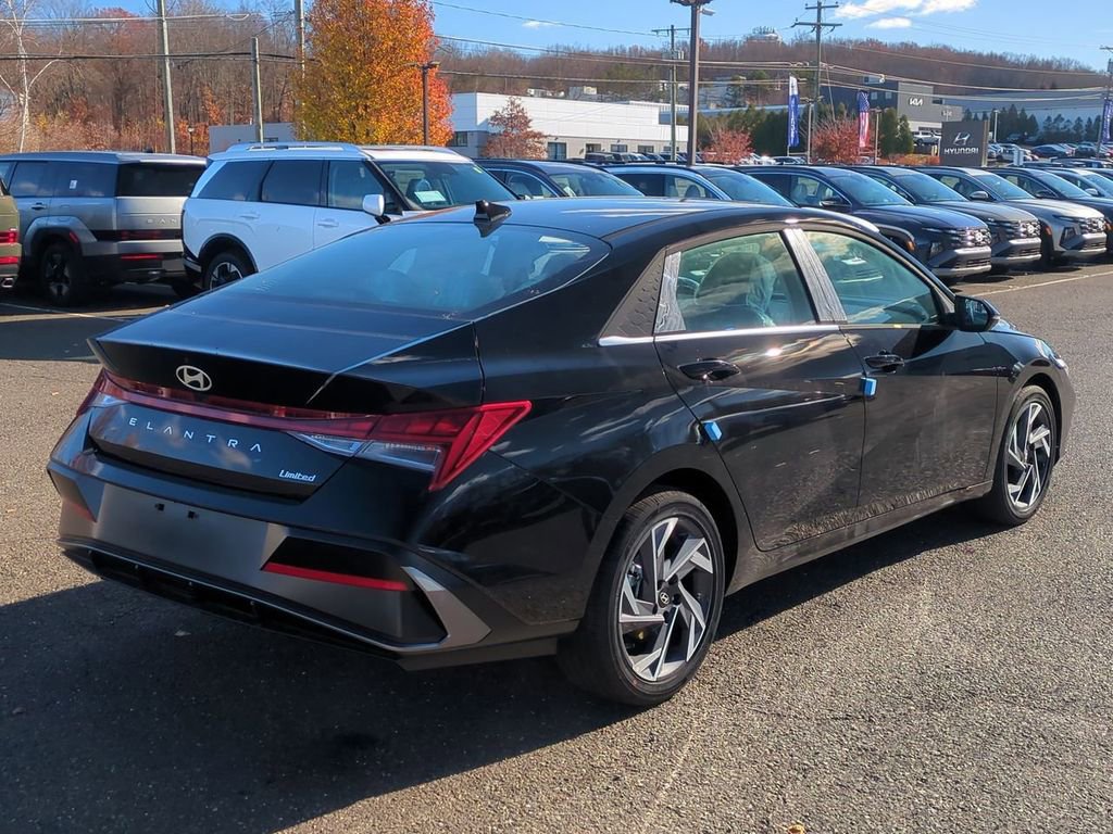 Certified 2025 Hyundai Elantra Limited FWD image 3